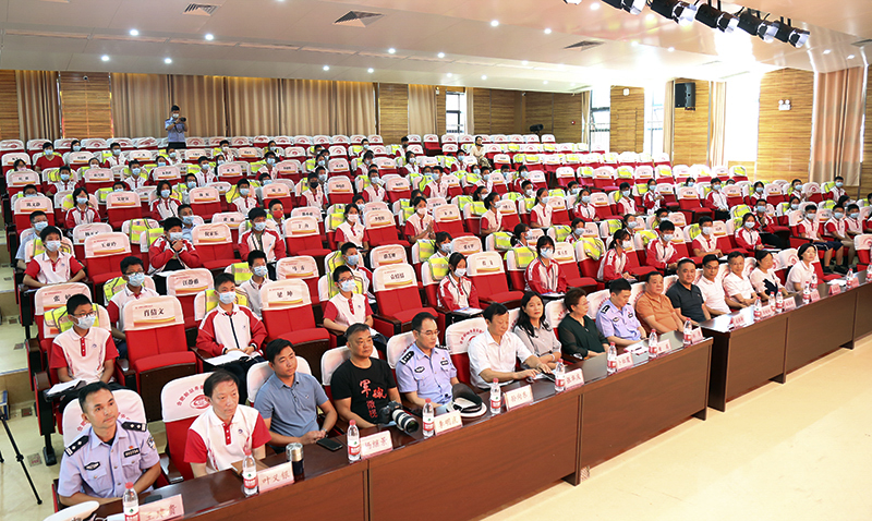 以光之名 護你前行——元琛科技為合肥新站壽春實驗中學(xué)捐贈1000套反光服